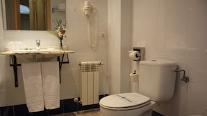 Standard Double or Twin Room | Bathroom - Hotel de Jerica (Jerica)