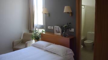 Habitación estándar con 1 cama matrimonial o 2 individuales | 1 habitación, wifi gratis y ropa de cama