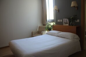 Kahden hengen standard-huone (yksi tai kaksi sänkyä) | Ilmainen Wi-Fi, vuodevaatteet