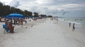 Camastros y toallas de playa 