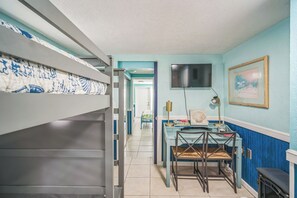 5 habitaciones, tabla de planchar con plancha, wifi y ropa de cama 