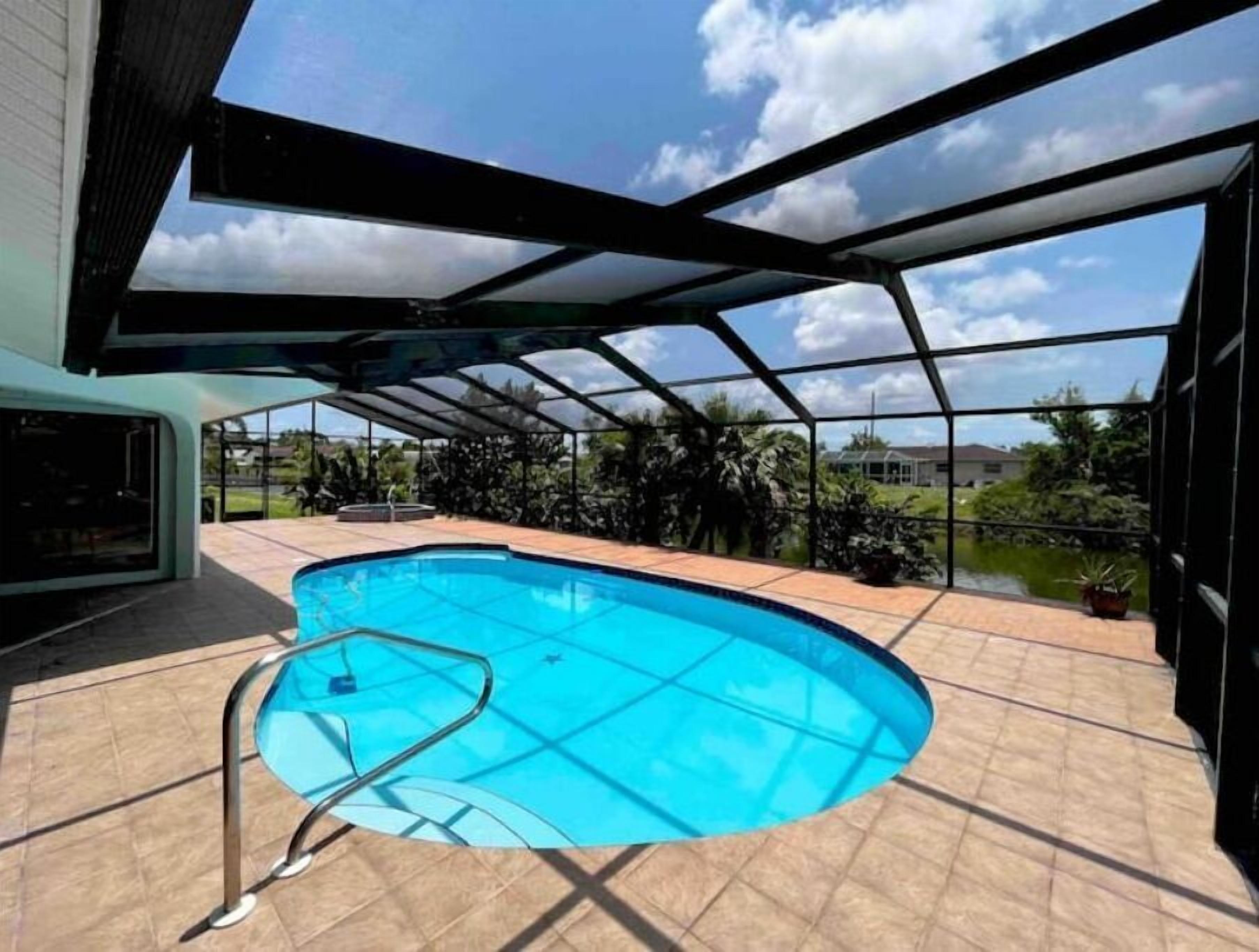 Abscott Retreat 2200 Sq Ft, sleeps 14
