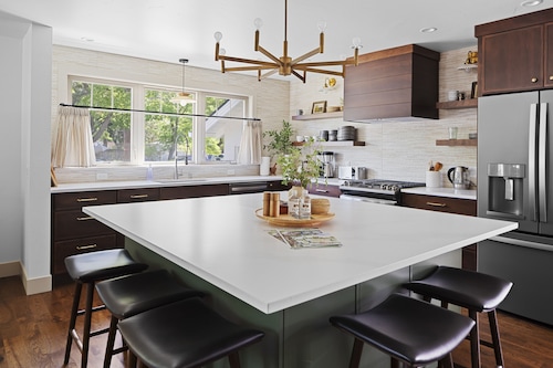 Timeless Comfort: Unwind in Our Remodeled 3 bedroom Retreat