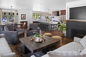 Smart TV, chimenea y impresora 