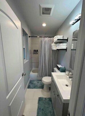 淋浴設備、風筒、提供毛巾、番梘