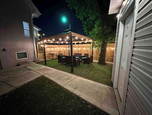 Oak Park 3000 sq ft, sleep 16