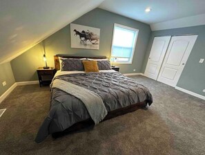 6 bedrooms, desk, iron/ironing board, free WiFi - Oak Park 3000 sq ft, sleep 16 (Oak Park)