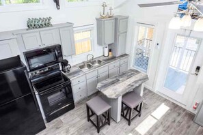 電子レンジ、オーブン、コンロ、コーヒー / ティーメーカー