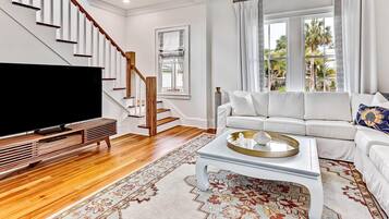 Căn hộ, nhiều giường (1801 Chatham Ave Unit B) | Khu phòng khách