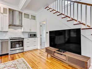 Appartement, Plusieurs lits (1801 Chatham Ave Unit B) | Cuisine privée