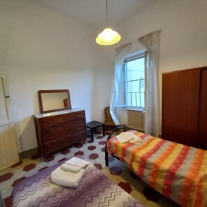 3 soverom, skrivebord, strykejern/-brett og wi-fi (inkludert)