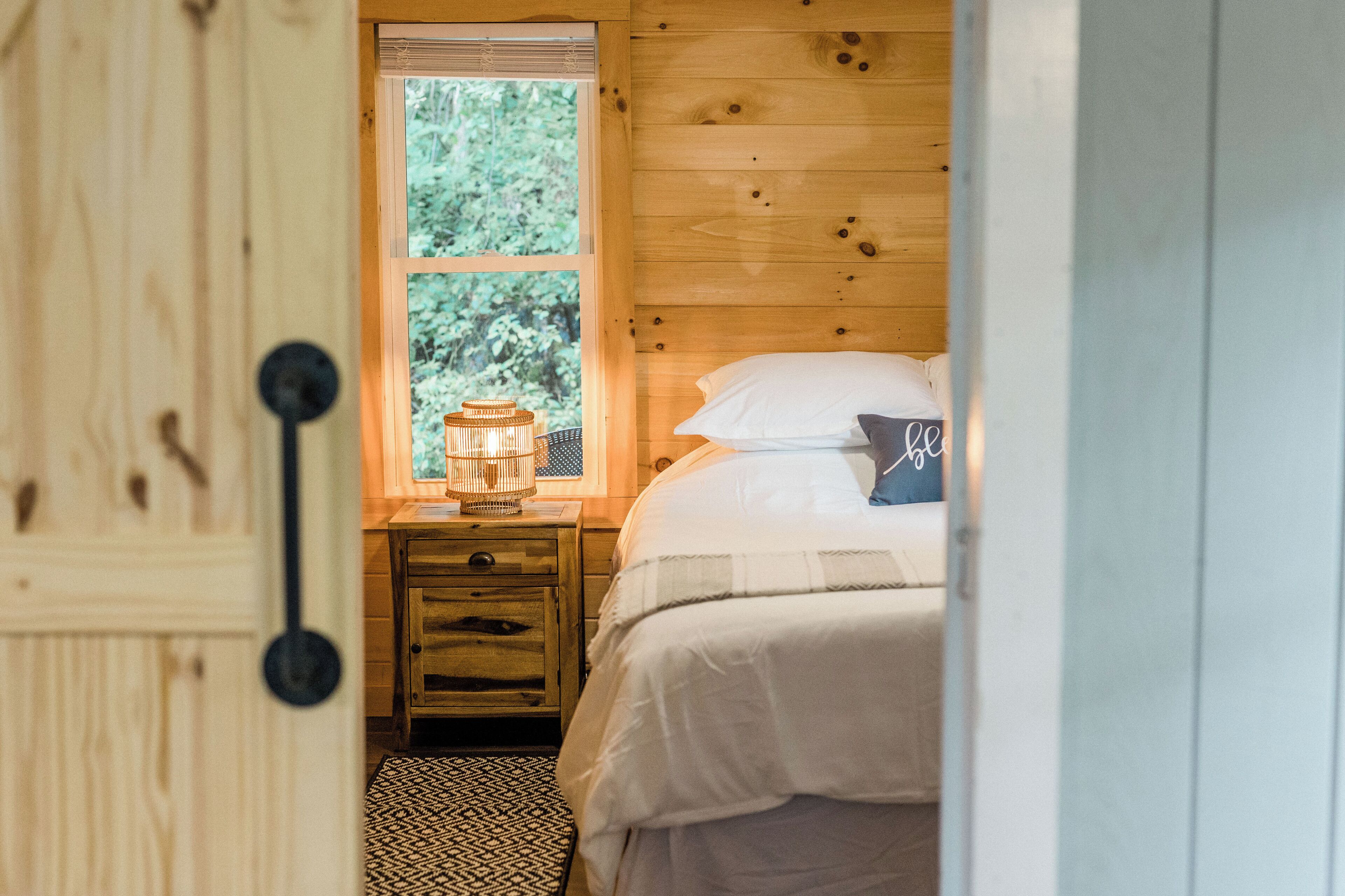 2 室のベッドルーム、アイロン / アイロン台、WiFi (無料)、ベッドシーツ