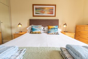 2 bedrooms, iron/ironing board, Internet, bed sheets