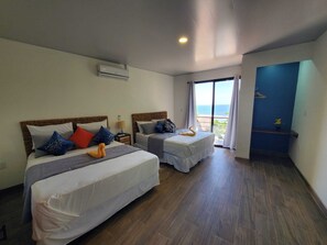 Deluxe Room, Balcony, Partial Ocean View - Beachfront Casa Maya resort (Tamanique)