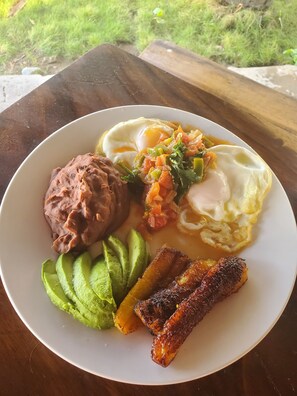 Free daily cooked-to-order breakfast - Beachfront Casa Maya resort (Tamanique)