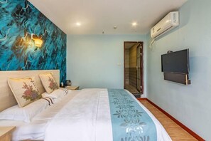 A bedroom with a bed, a wall-mounted TV, and an air conditioning unit. - AiXi Traving with hostel (Chongqing)
