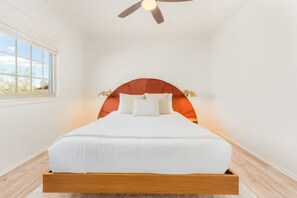 2 chambres, coffres-forts dans les chambres, fer et planche à repasser