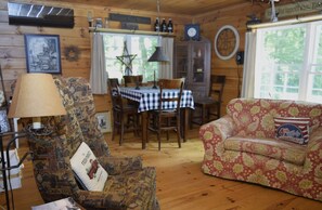 Smart TV, fireplace, books - Peaceful lakeside getaway. Enjoy morning coffee listening to the loons. (Parsonsfield)