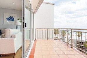 Property grounds - Apartment M603 - luxury beachfront, ocean views! (Scarborough)