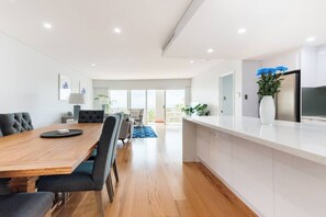 Interior - Apartment M603 - luxury beachfront, ocean views! (Scarborough)