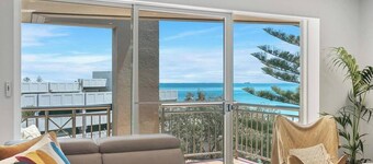 Apartment M401 - coastal style and luxury awaits!