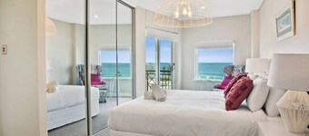 Apartment M503 - panoramic ocean views for miles!
