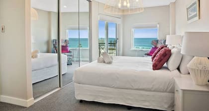 Apartment M503 - panoramic ocean views for miles!