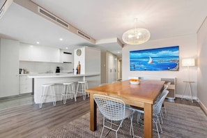 Dining - Apartment M503 - panoramic ocean views for miles! (Scarborough)