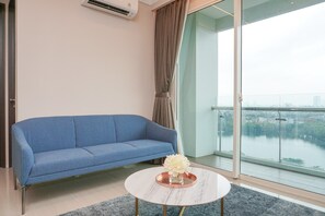 Living area - Elegant 2Br Citralake Suites Apartment (Jakarta)