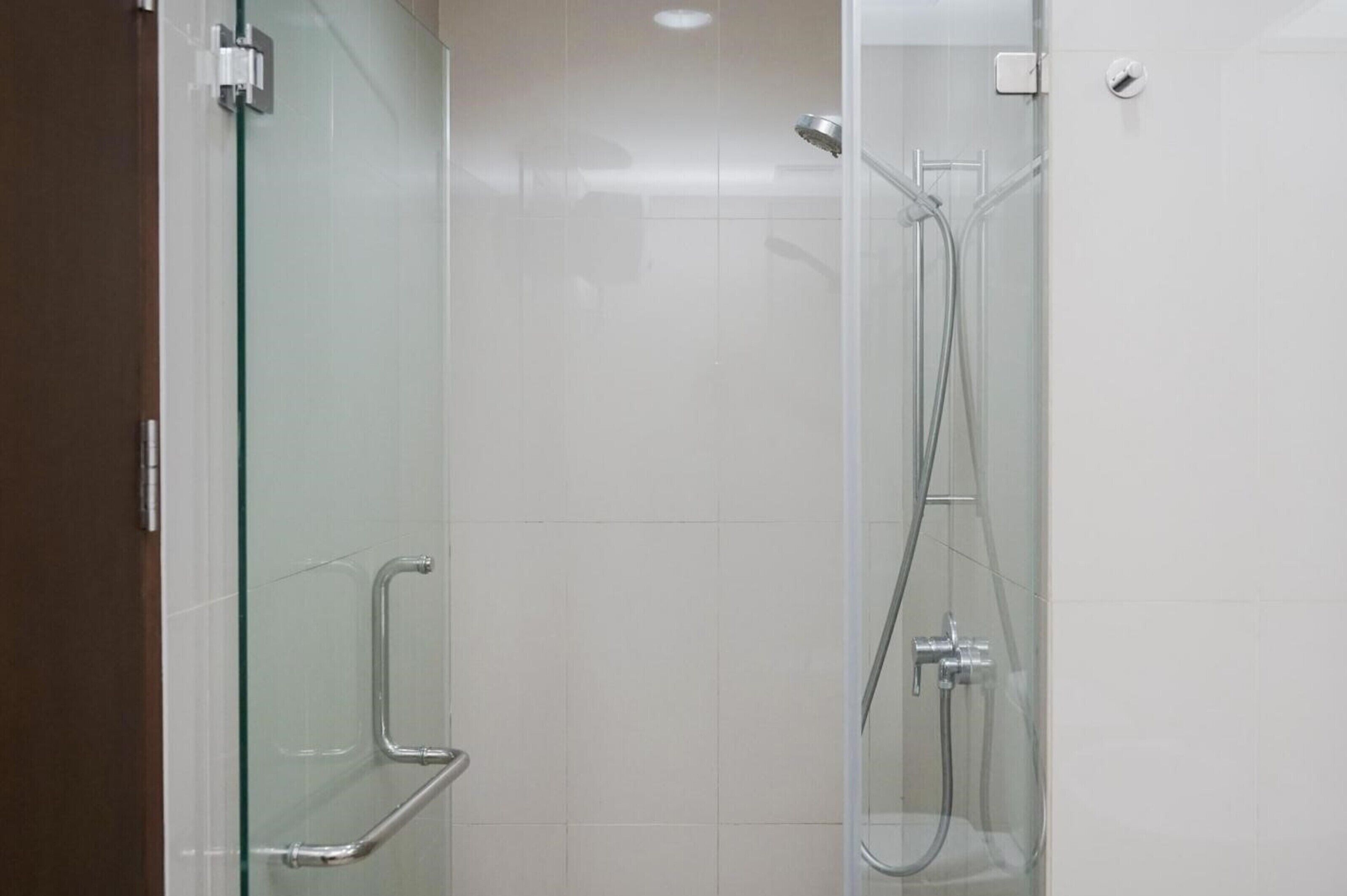 Apartment | Bathroom | Shower, free toiletries, towels