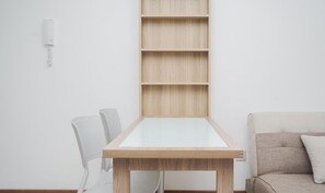 Appartement | Cuisine privée | Réfrigérateur grande capacité avec congélateur, surface de cuisson