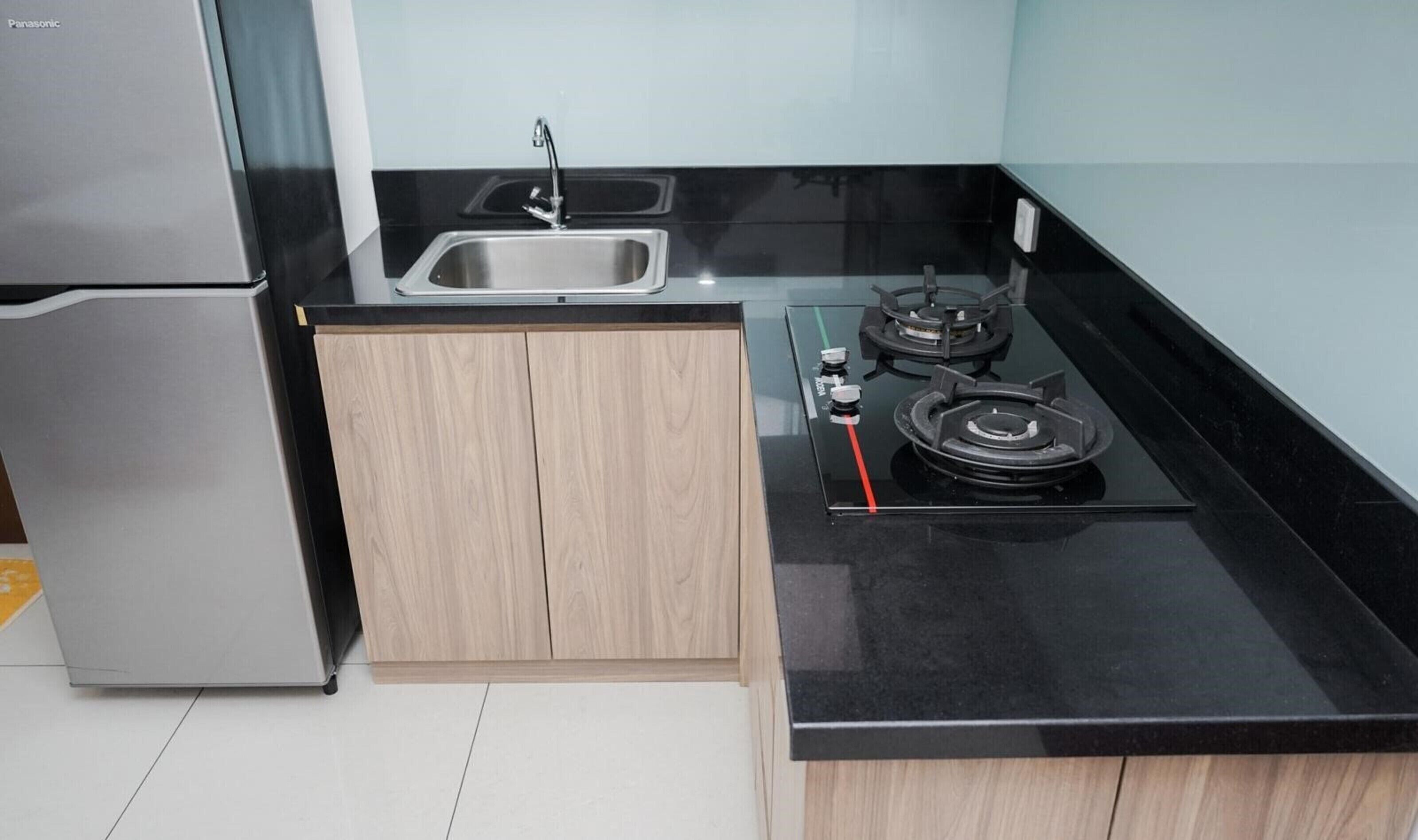 Full-size fridge, stovetop