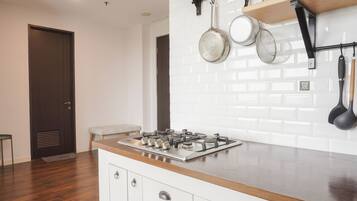 Lejlighed | Privat køkken | Køleskab/fryser i fuld størrelse, kogeplade