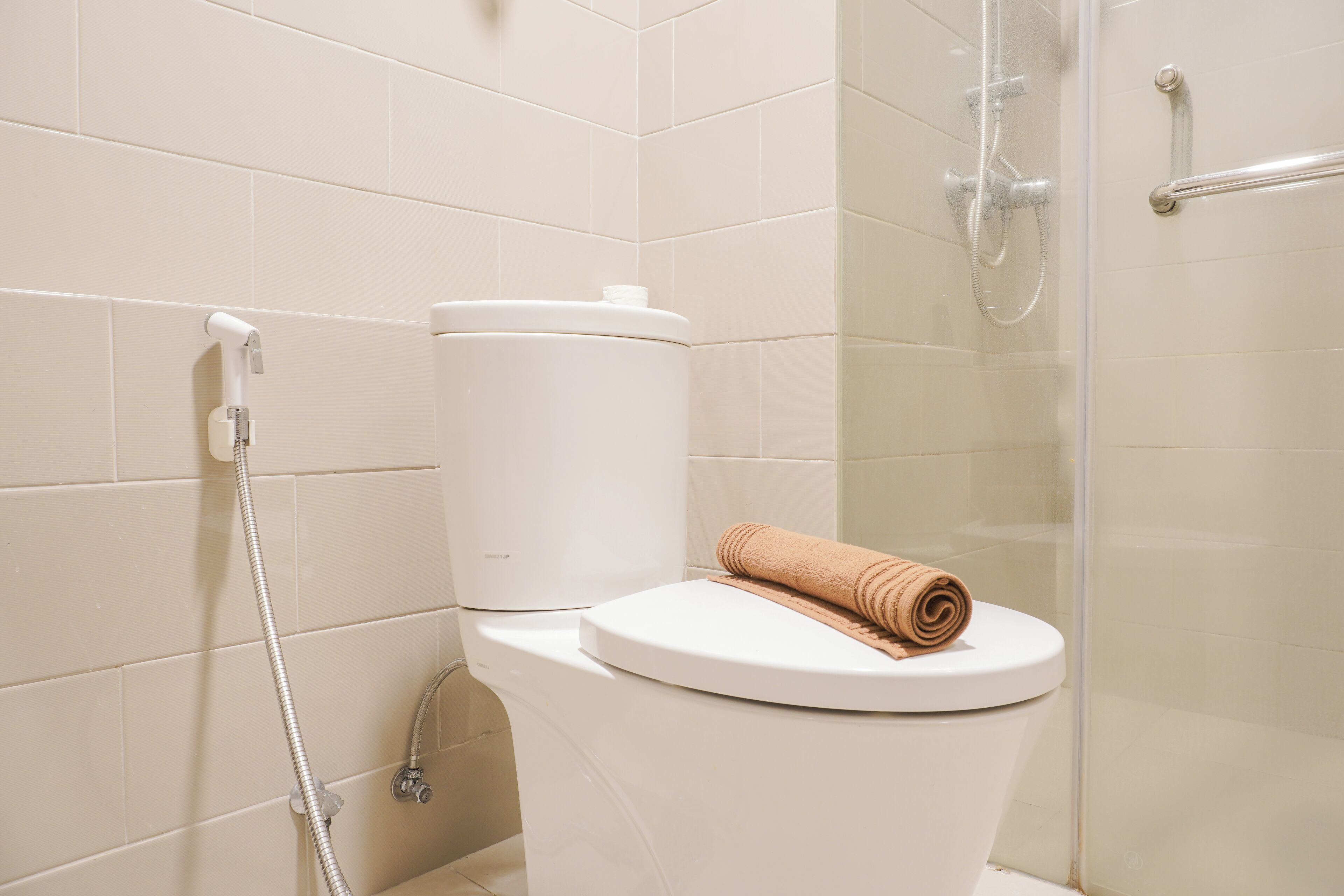 Apartment | Badezimmer | Dusche, kostenlose Toilettenartikel, Handtücher