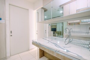 Refrigerador con freezer, placa de cocina