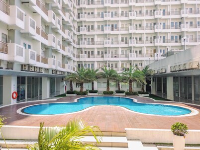 Homey And Comfy 2Br Sentul Tower Apartment