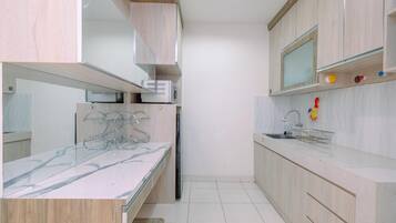 Refrigerador con freezer, placa de cocina