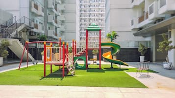Área de juegos infantiles al aire libre