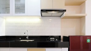 Apartment | Private kitchen - Elegant And Spacious 3Br At Bale Hinggil Apartment (Surabaya)