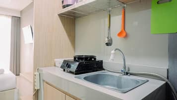 Estudio | Cocina privada | Refrigerador con congelador y parrilla de estufa