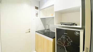 Apartment | Private kitchen | Full-size fridge, stovetop