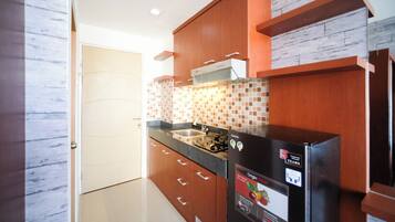 Studio | Private kitchen | Full-sized fridge, stovetop