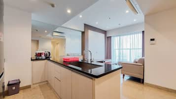 Refrigerador con freezer, placa de cocina