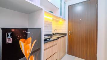 Lemari es besar dan kompor