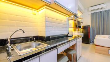 Studio | Dapur pribadi | Lemari es besar dan kompor