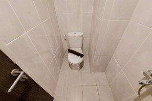 สตูดิโอ | ห้องน้ำ | ฝักบัว, ของใช้ในห้องน้ำฟรี, ผ้าเช็ดตัว