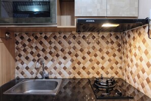 Apartamento | Cozinha privada | Geladeira grande, cooktop