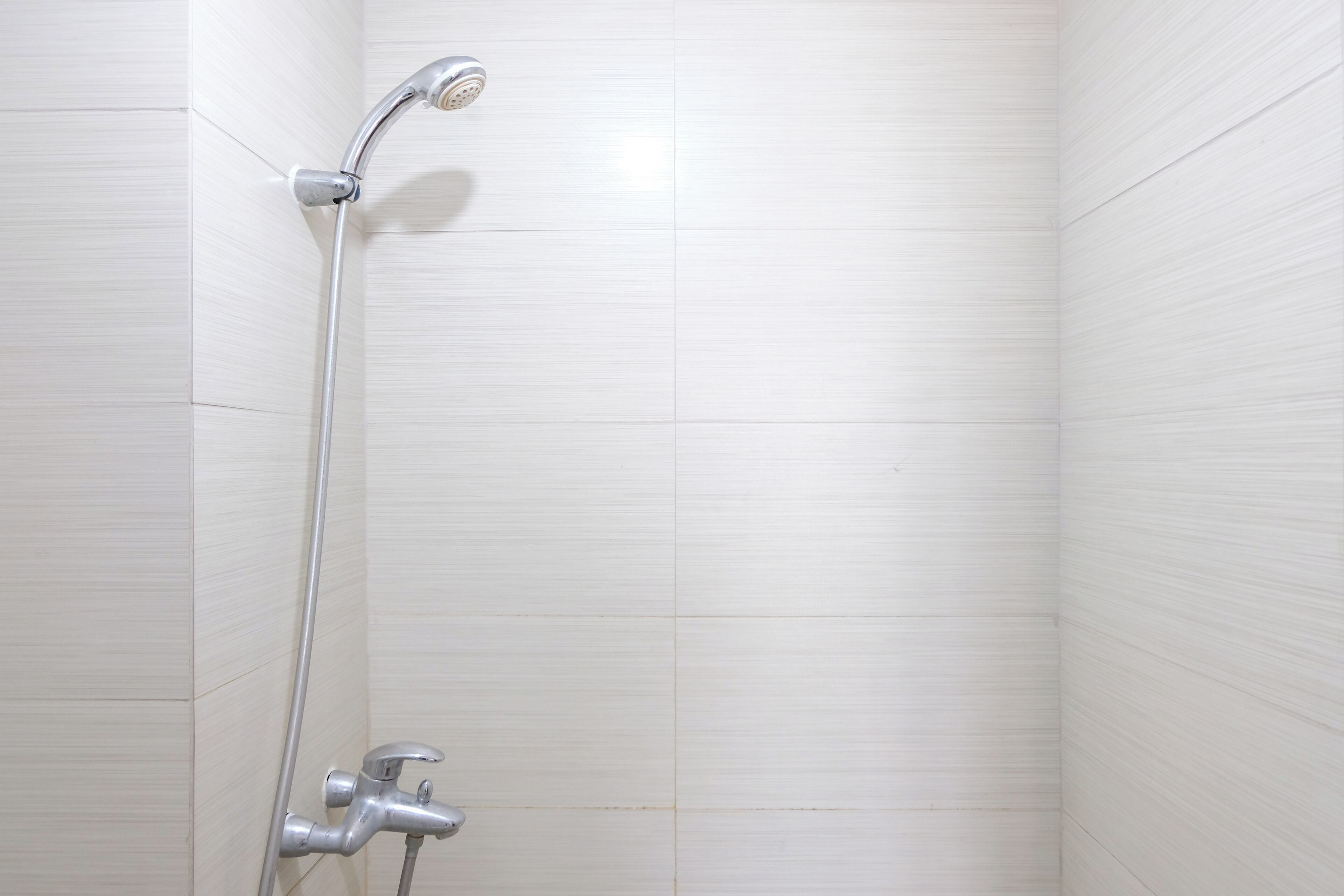 Apartment | Badezimmer | Dusche, kostenlose Toilettenartikel, Handtücher