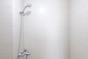 Apartment | Bathroom | Shower, free toiletries, towels