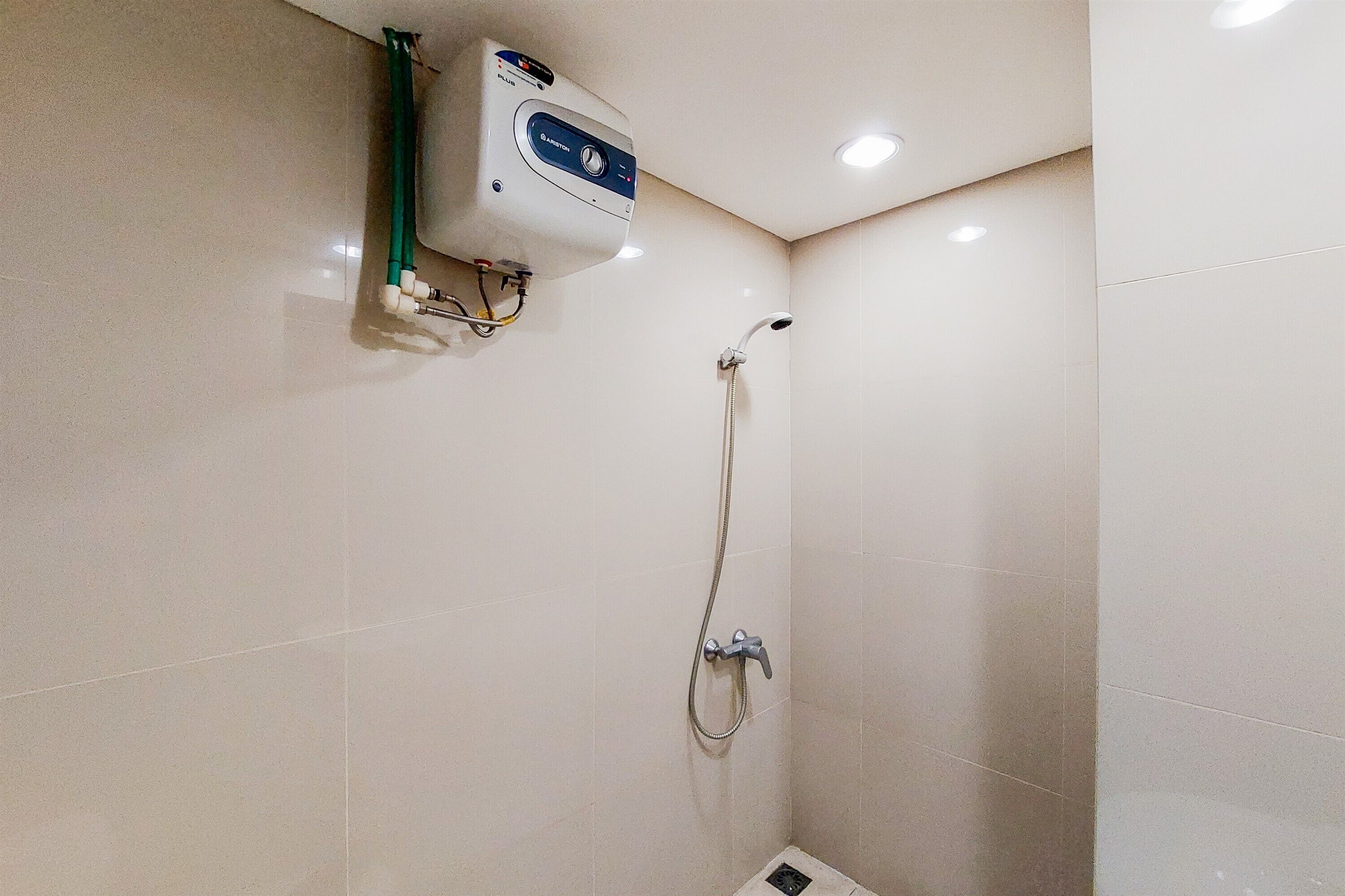 Studio | Bathroom